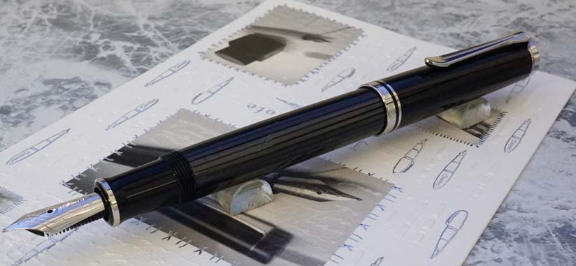 Pelikan M605ブラックストライプ(シュトレーゼマン)万年筆 精悍な印象